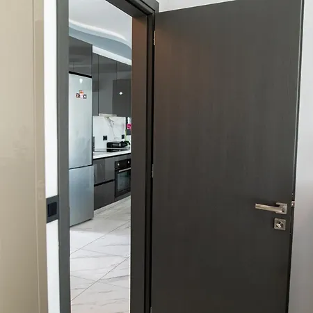 Sebastian アパート アファンドウ