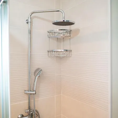 Sebastian アファンドウ