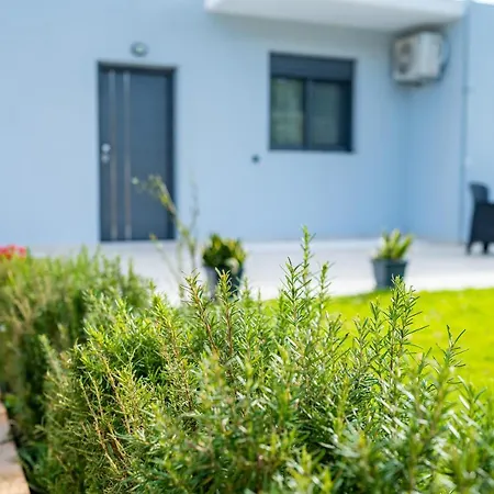 Sebastian アパート アファンドウ